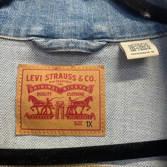 Boho Luxxe upcycled denim jacket I’m jacket with Frida Kahlo on back - Picture 5 of 5